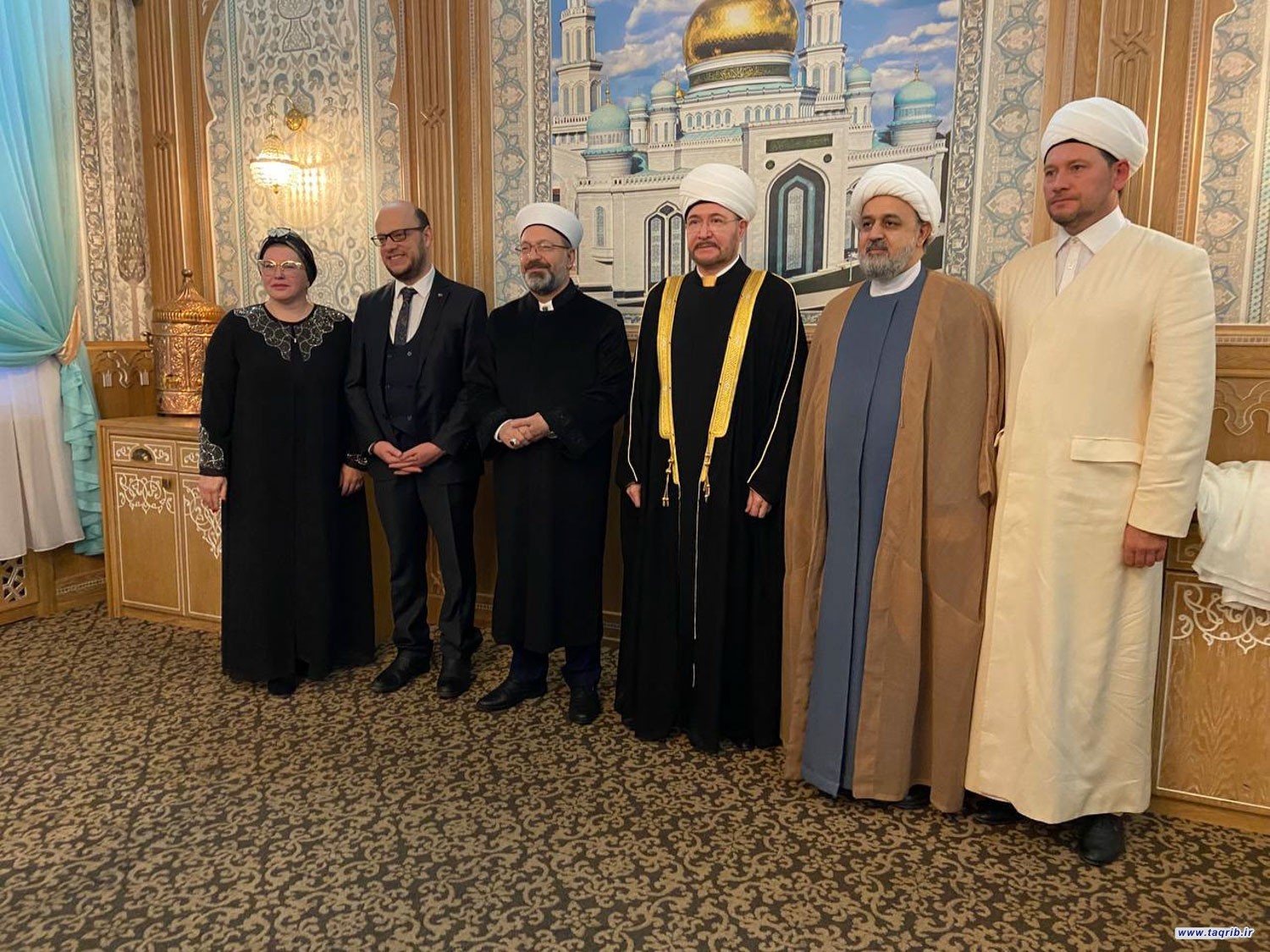 الدكتور شهرياري يلتقي مع علي ارباش والشيخ رافيل عين الدين على هامش صلاة الجمعة في موسكو