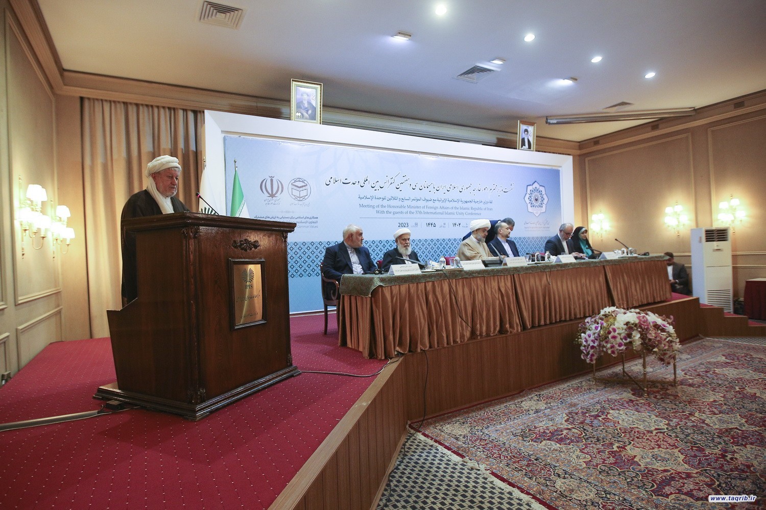 وزير الخارجية الايراني يلتقي مع ضيوف المؤتمر الدولي الـ 37 للوحدة الاسلامية