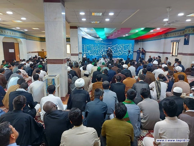 الدكتور " شهرياري" يلقي كلمة في مدرسة الامام الخميني (رض) في النجف الاشرف