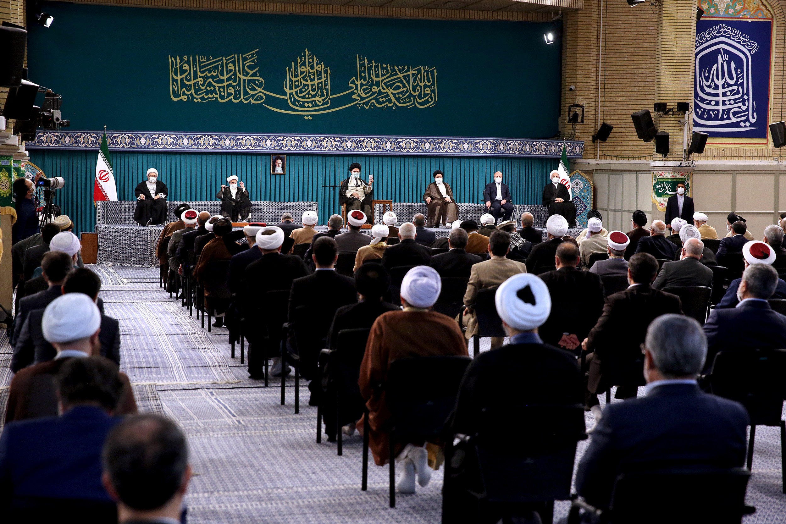 دیدار میهمانان کنفرانس وحدت اسلامى‌ و جمعی از مسئولان نظام با رهبر معظم انقلاب اسلامی