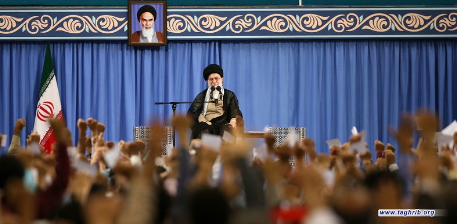 الإمام الخامنئي خلال لقائه الآلاف من أبناء الشعب الإيراني: لن تنشب الحرب ولن نفاوض أمريكا