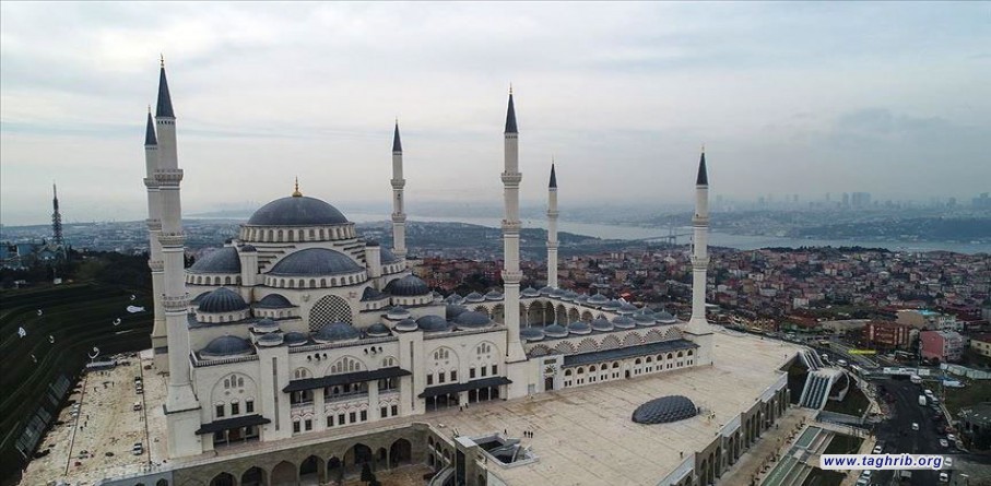 تركيا تفتتح أكبر مسجد في اسطنبول