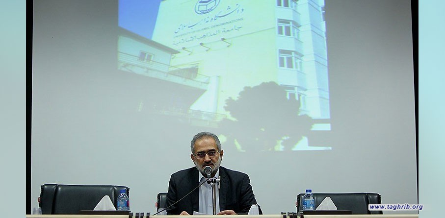 الدكتور سيد محمد حسيني في حفل التقديم: يجب أن نبذل جهدنا من أجل جامعة المذاهب الإسلامية لتحقيق أعلى التصنيفات الأكاديمية على مستوى العالم