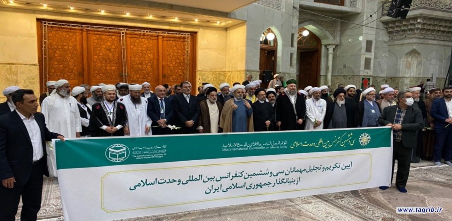 المشاركون في المؤتمر الدولي الـ 36 للوحدة الاسلامية يزورون مرقد الامام الخميني (رض)