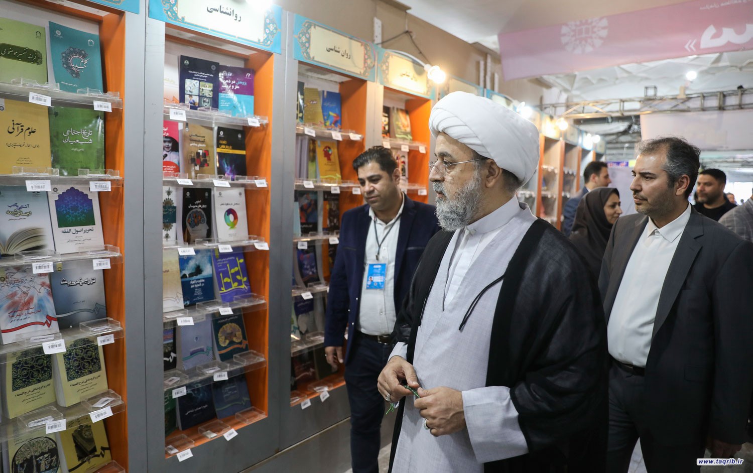 بازدید دبیرکل مجمع جهانی تقریب مذاهب اسلامی از سی و چهارمین نمایشگاه بین المللی کتاب