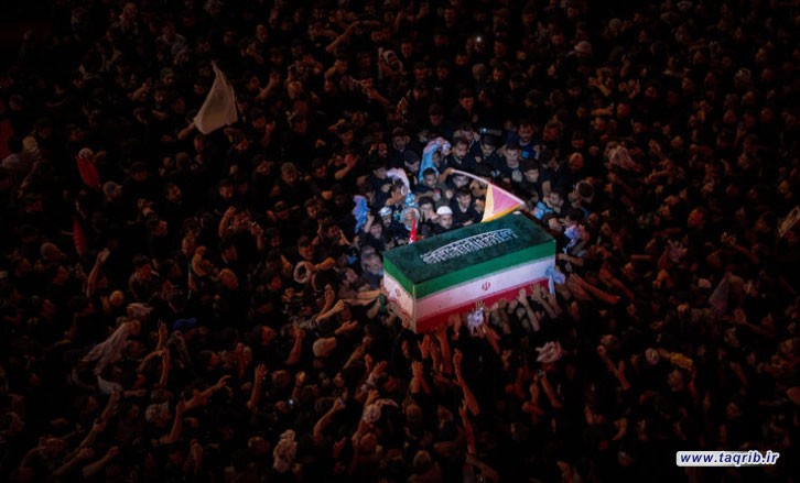 فیلم | نمای هوایی از تشییع با شکوه پیکر مطهر رهبر شهید انقلاب بر دستان مردم عزادار عراق