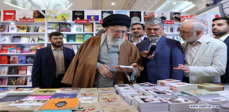 الإمام الخامنئي يزور معرض طهران الدولي الثاني والثلاثين للكتاب
