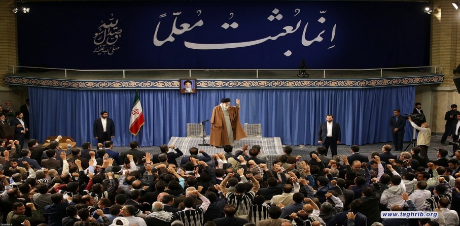 لقاء المعلمين من مختلف أنحاء البلاد بالإمام الخامنئي