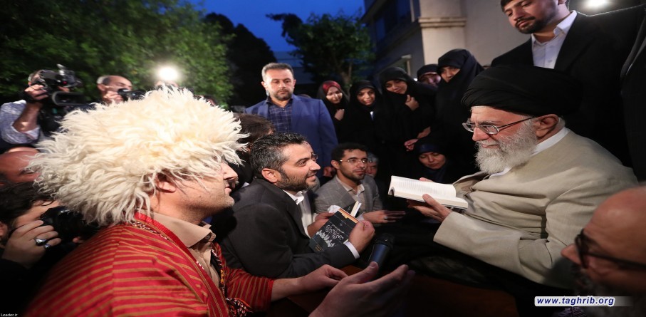 لقاء كوكبة من أهالي الشعر والثقافة والأدب بالإمام الخامنئي