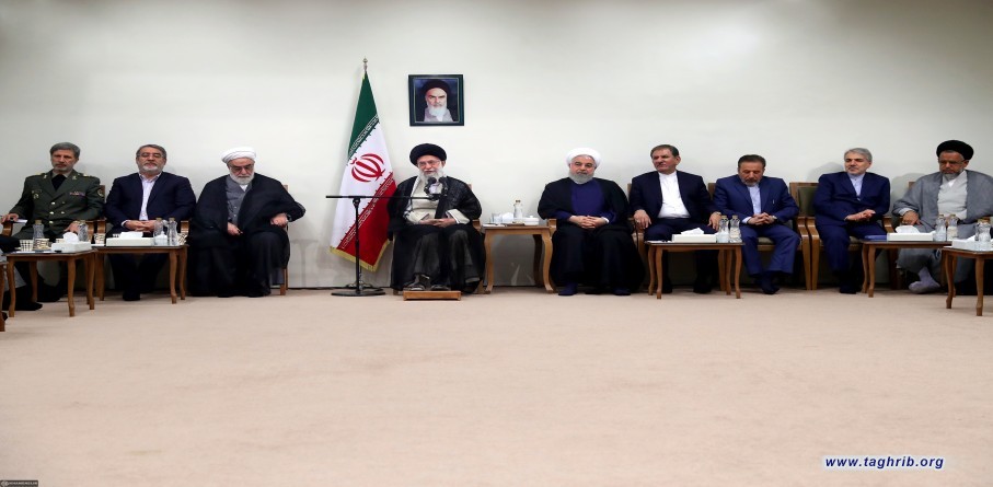 الإمام الخامنئي يستقبل رئيس الجمهورية وأعضاء الحكومة