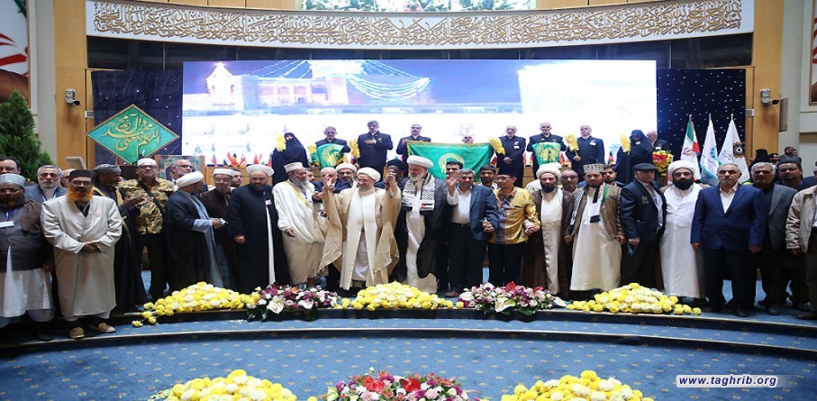 ضيوف المؤتمر الدولي ثالث و الثلاثون للوحدة الاسلامية يشاركون في احتفالات مولد النبوي الشريف