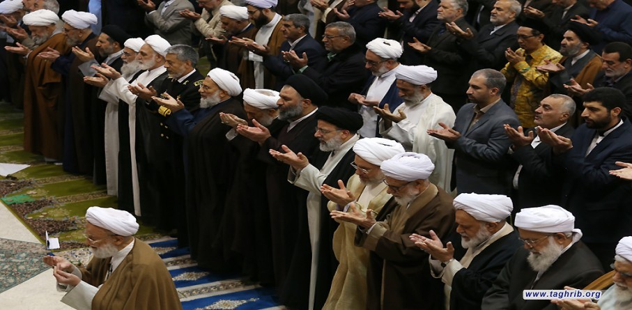 ضيوف المؤتمر الدولي ثالث و الثلاثون للوحدة الاسلامية يشاركون في صلاة جمعة طهران