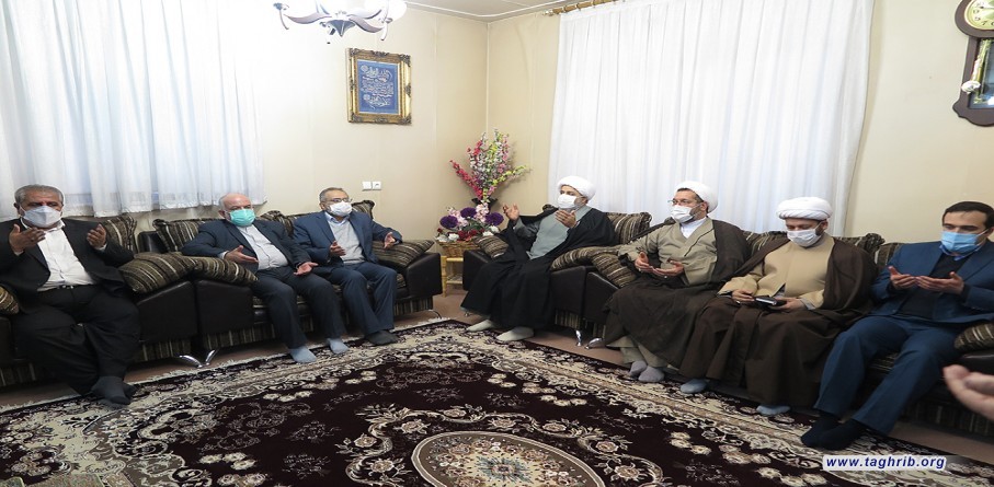 حجة الاسلام و المسلمين الدكتور "حميد شهرياري"يلتقي مع عائلة المرحوم امام جمعة كرمانشاه