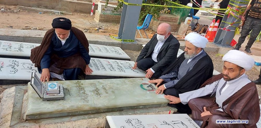 الدكتور شهرياري يزور مراقد علماء العظام و شهداء المقاومة في مقبرة "وادي السلام "