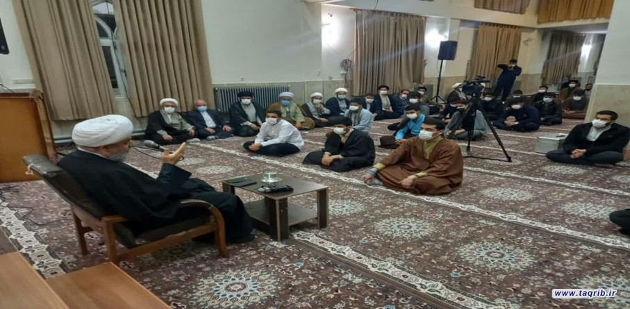 الدكتور شهرياري يلتقي مع طلاب وأساتذة حوزة الإمام محمد باقر (ع) في كامياران
