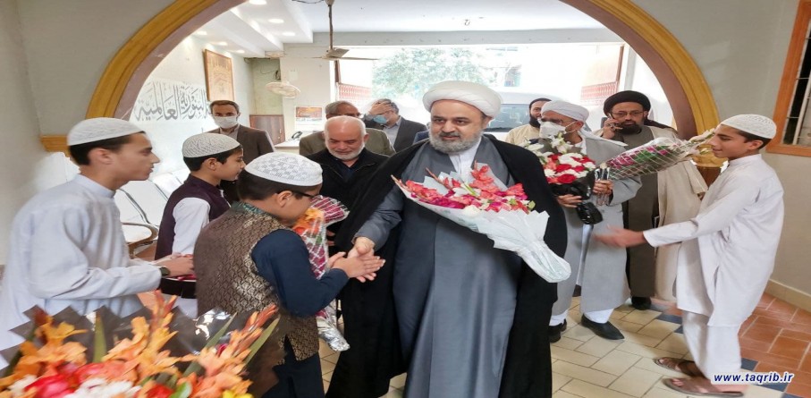 الدكتور حميد شهرياري يتفقد دار العلوم بنورية في باكستان