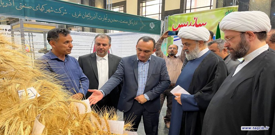 الامين العام للمجمع التقريب يتفقد معرض جانبي للمؤتمر الاقليمي الـ3 للوحدة الاسلامية في محافظة اذربايجان الغربية