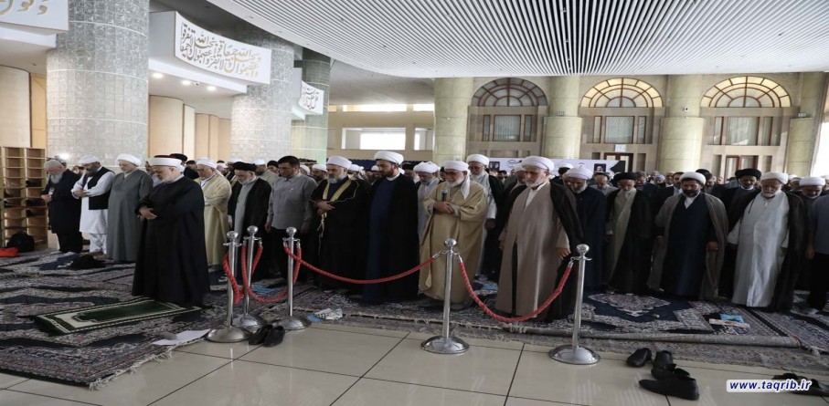 اقامة صلاة الوحدة خلال المؤتمر الدولي الـ40 للوحدة الاسلامية في طهران